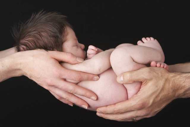 Ecco i �donatori di coccole": carezze e baci per i neonati abbandonati in ospedale 